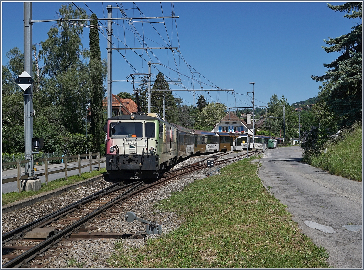 The MOB GDe 4/4 6006 wiht a MOB Panoramic Express in Fontanivent.

21.05.2020