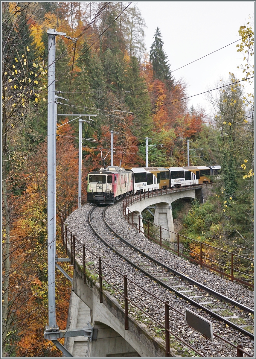 The MOB GDe 4/4 6006 with MOB Panormic Express near Sendy-Sollard.

28.10.2020