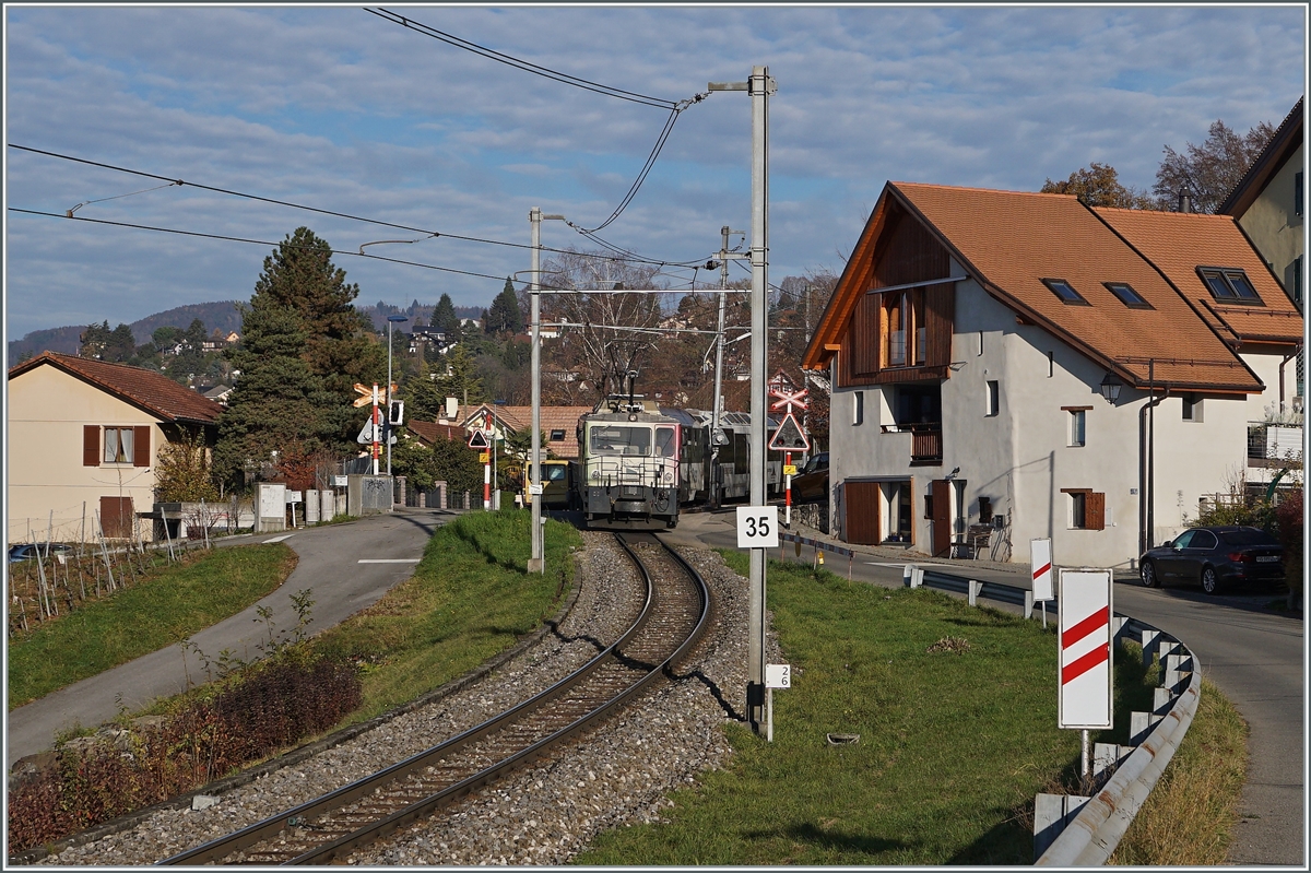 The MOB GDe 4/4 6006  Aigle les Murailles  with a Panoraqmic Express by Planchamp on the way to Montreux.

23.11.2020