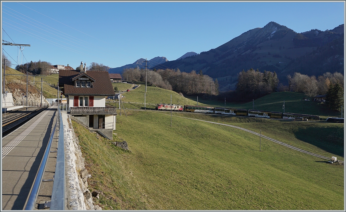 The MOB GDe 4/4 6006 with his MOB Golden Pass Panoramic is by Les Scierens on the way from Zweisimmen to Montreux.

26.11.2020