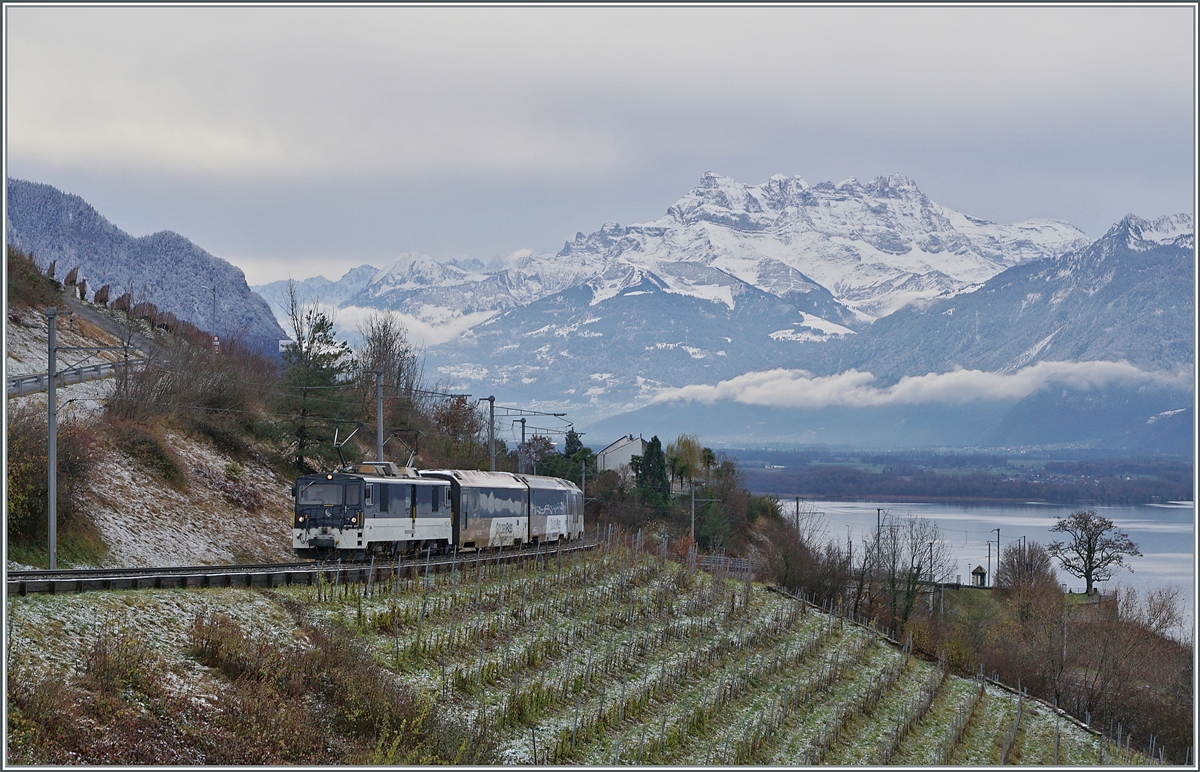 The MOB GDe 4/4 6006 with one of the last GoldenPass Panoramic Express on the way from Montreux to Zweisimmen near Planchamp. 

05.12.2020