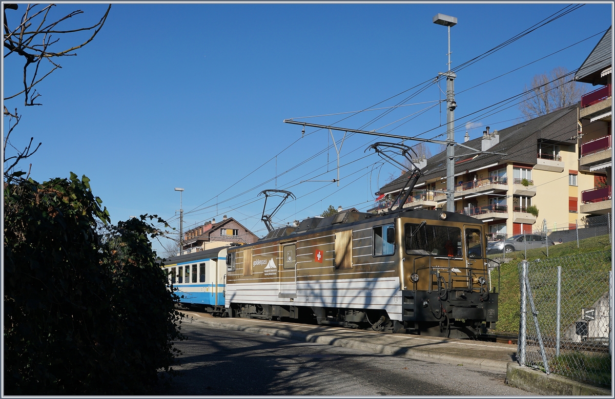 The MOB GDe 4/4 with a local train to Zweisimmen in Chernex..

08.12.2016