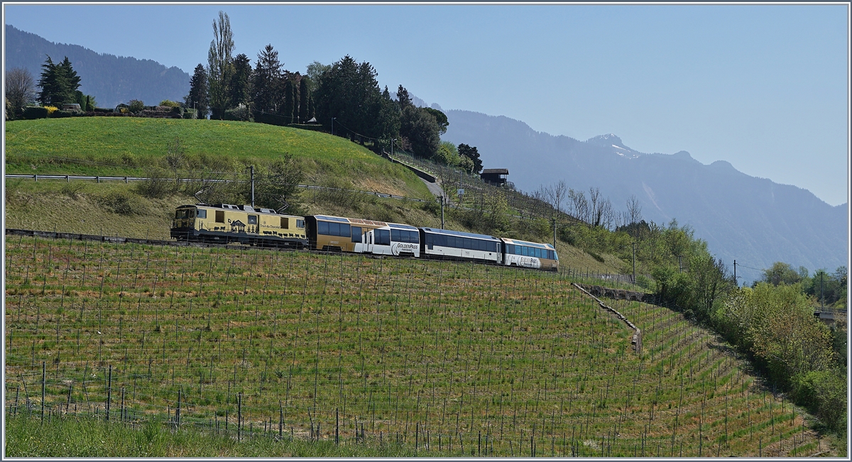 The MOB GDe 4/4 with a short MOB Panoramic Express (Covid 19) by Planchamp. 

14.04.2020