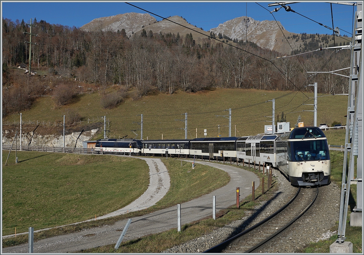 The MOB Ge 4/4 8001 with his MOB Panroamic Express from Montreux to Zweisimmen by Les Sciernes.

26.11.2020