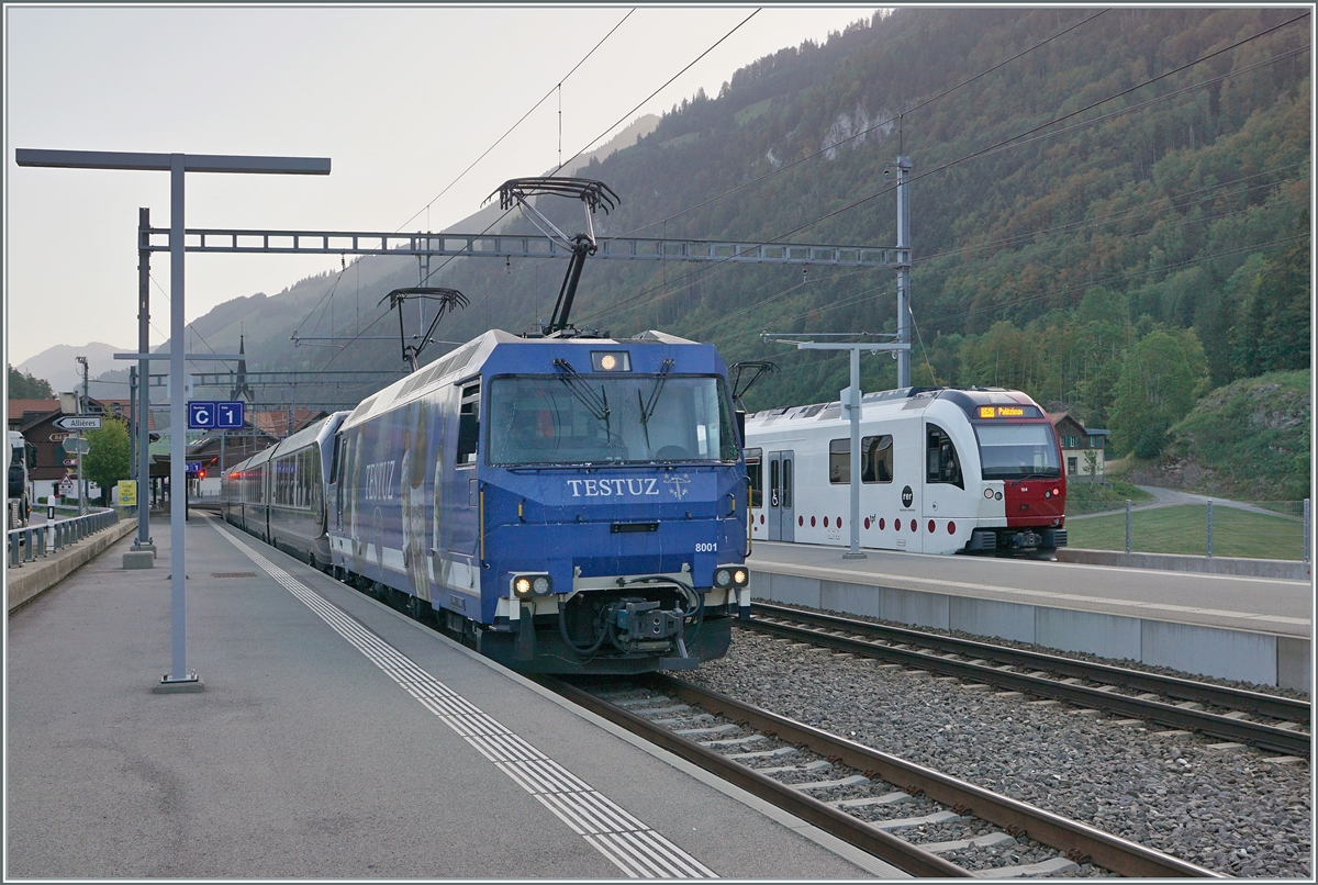 The MOB Ge 4/4 8001 with the GoldenPasss Expresse on the way from Montreux to Interlaken Ost in Montbovon. On the right a TPF  Surf  for the connextion to Bulle. 

24.08.2023