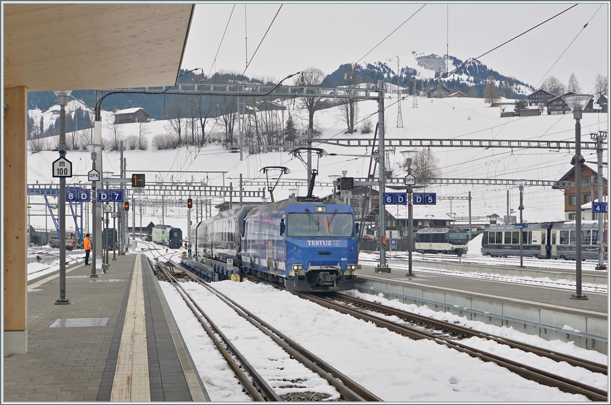 The MOB Ge 4/4 8001with his GoldenPass Express GPX 4068 is runing in Zweisimmen through the Gauge-Change. 

15.12.2022