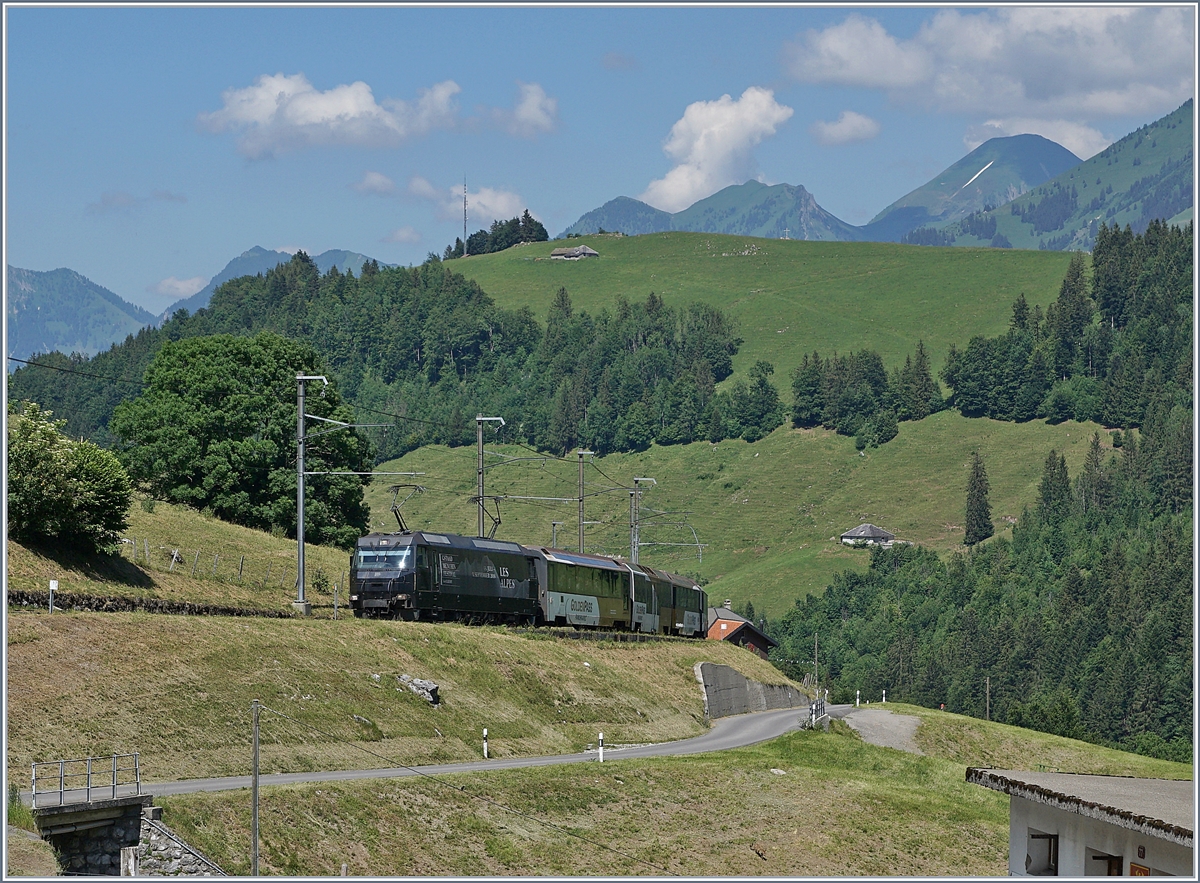The MOB Ge 4/4 8003 wiht an IR to Montreux by Allières.
23.06.2018
