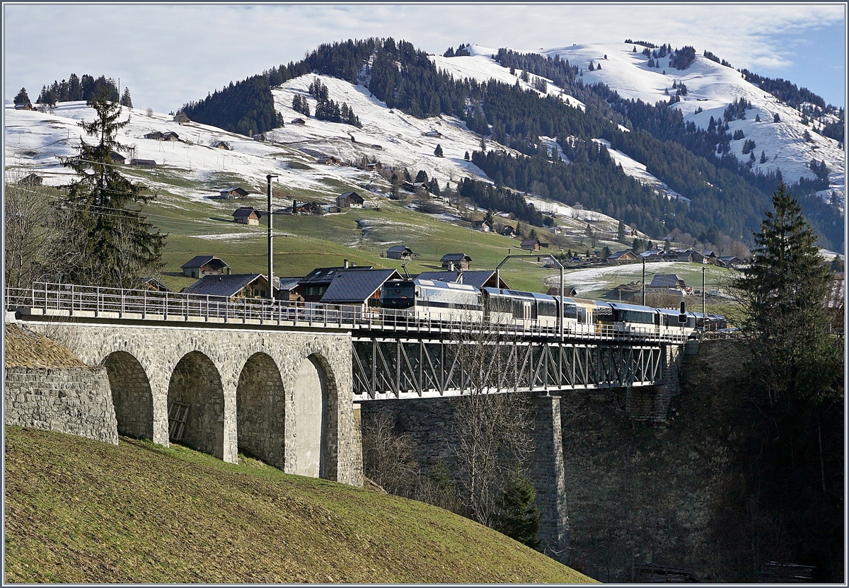 The MOB Ge 4/4 8004 with an IR to Chateau d'Oex - (Montreux) near Flendruz.
02.04.2018