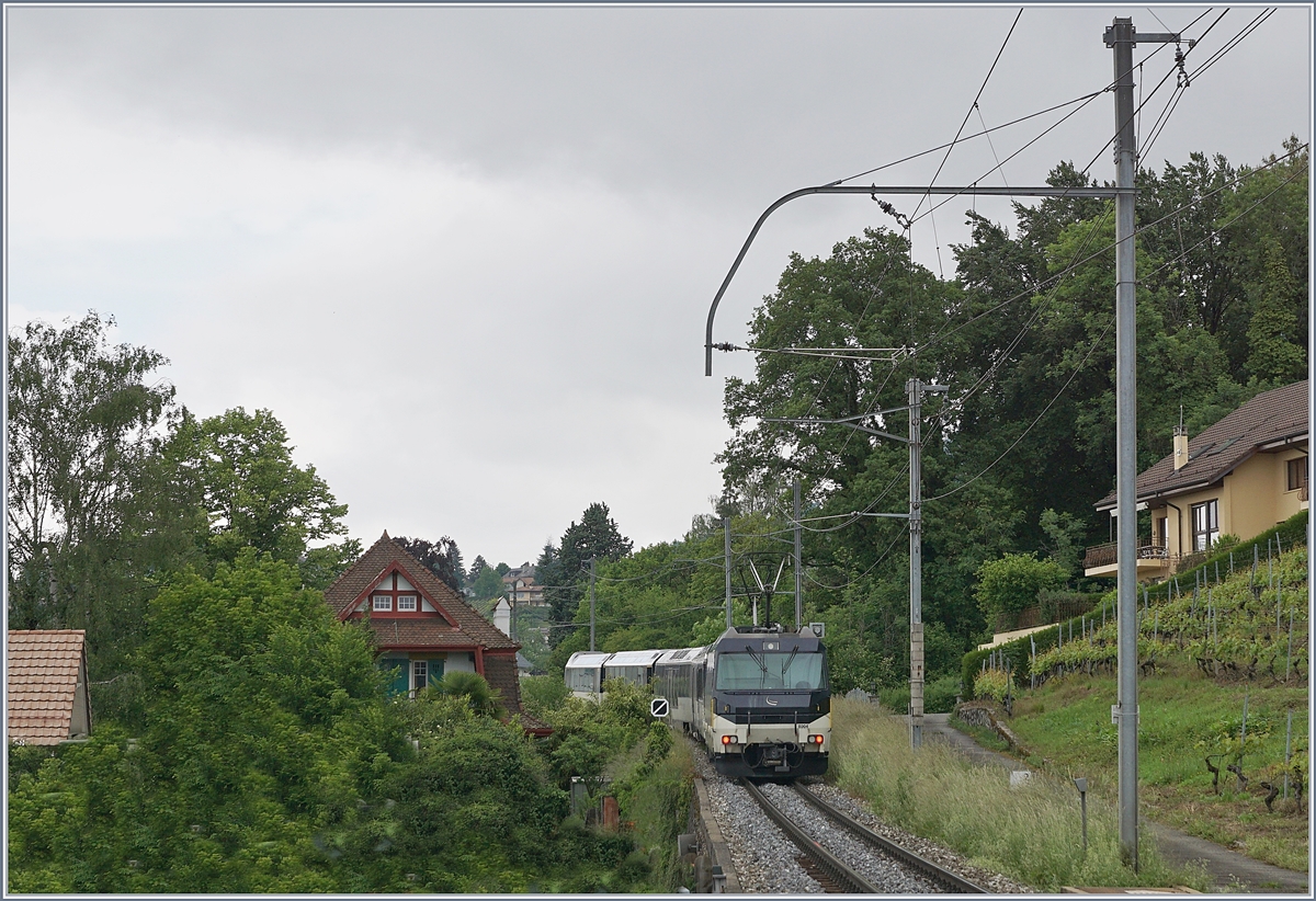 the MOB Ge 4/4 8004 with a MOB Panoramic Express on the way to Zweisimmen by Planchamp.

14.05.2020