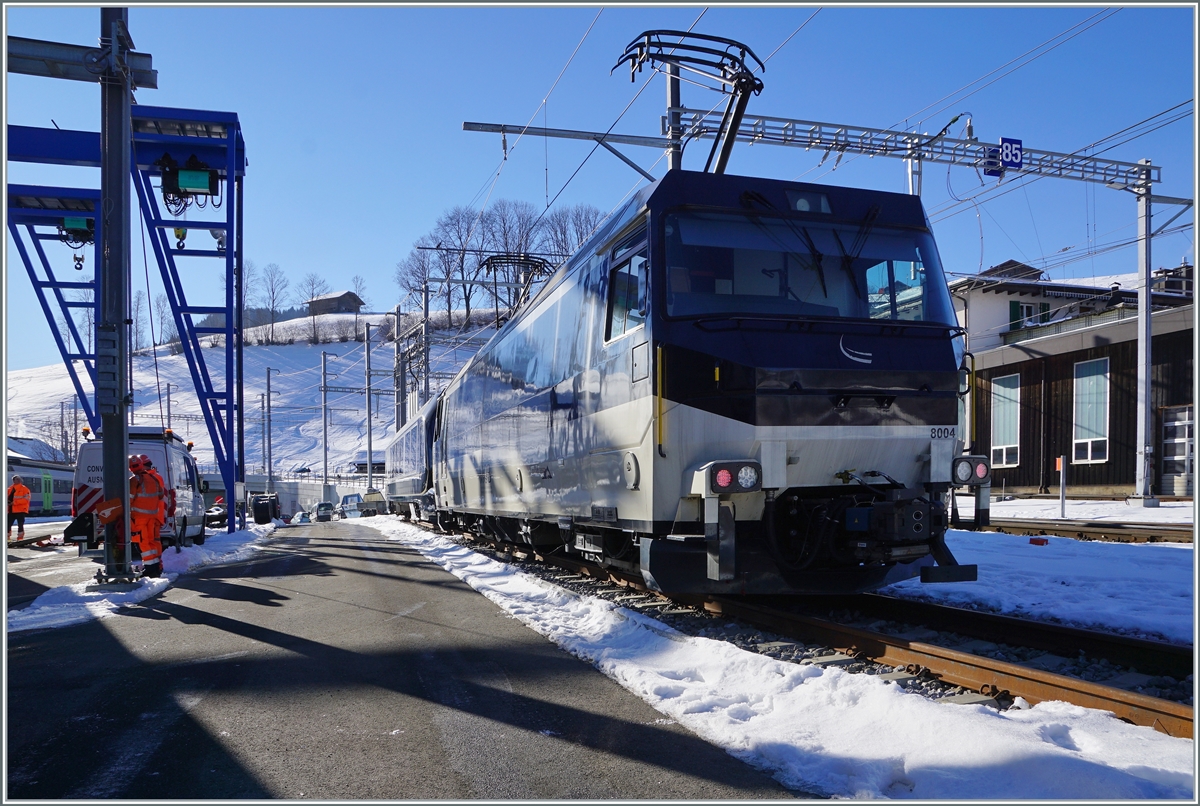 The MOB Ge 4/4 8004 with a new  Transgoldenpass  Test Service in Zweisimmen. 

25.01.2022