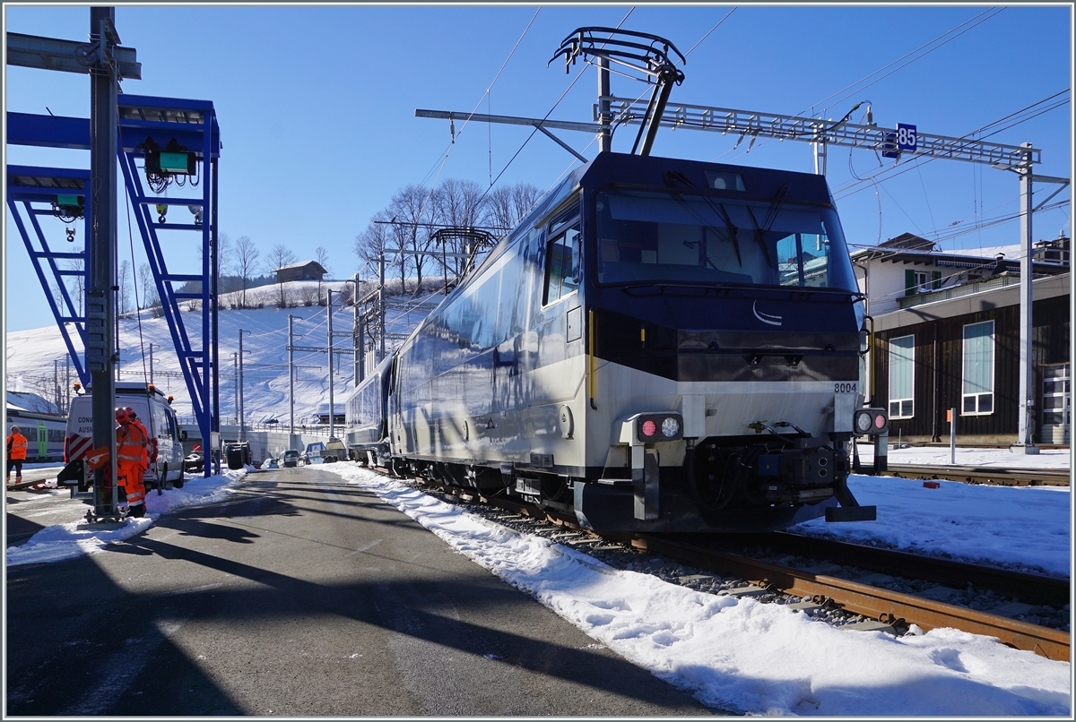 The MOB Ge 4/4 8004 with a new  Transgoldenpass  Test Service in Zweisimmen. 

25.01.2022