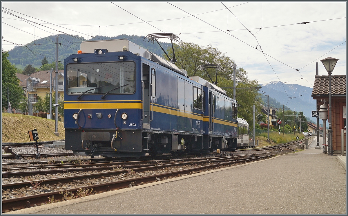 The MOB Gem 2/2 2502 and 2503 in Blonay. 

03.06.2021