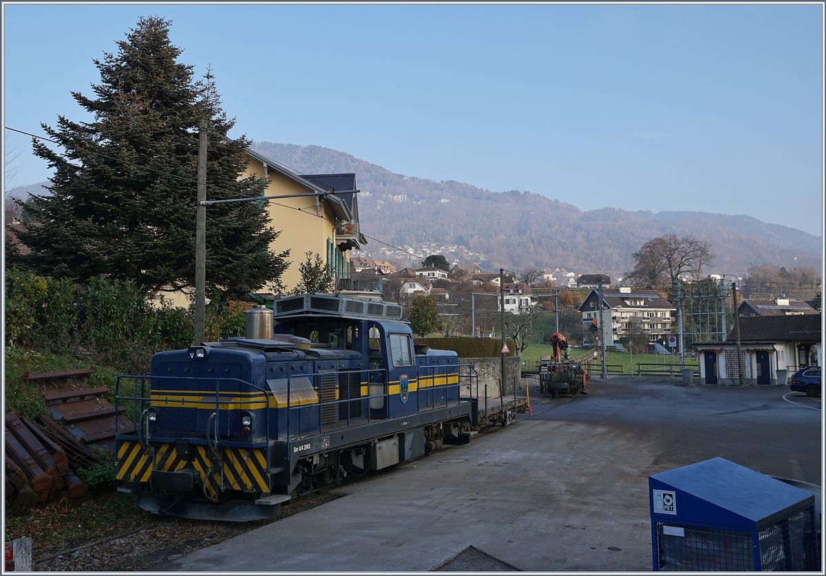 the MOB Gm 4/4 2003 in the old St-Légier Station. 

15.12.2016