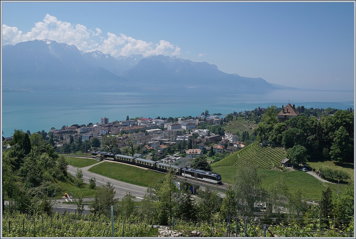The MOB Golden Pass Belle Epoque Service on the way to Montreux by Le Châtelard VD.

18.05.2020