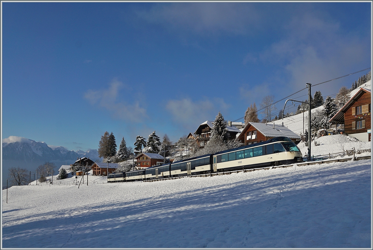 The MOB GoldenPass Panoramic PE 2118 from Montreux to Zweisimmen by Les Avants.

02.12.2020