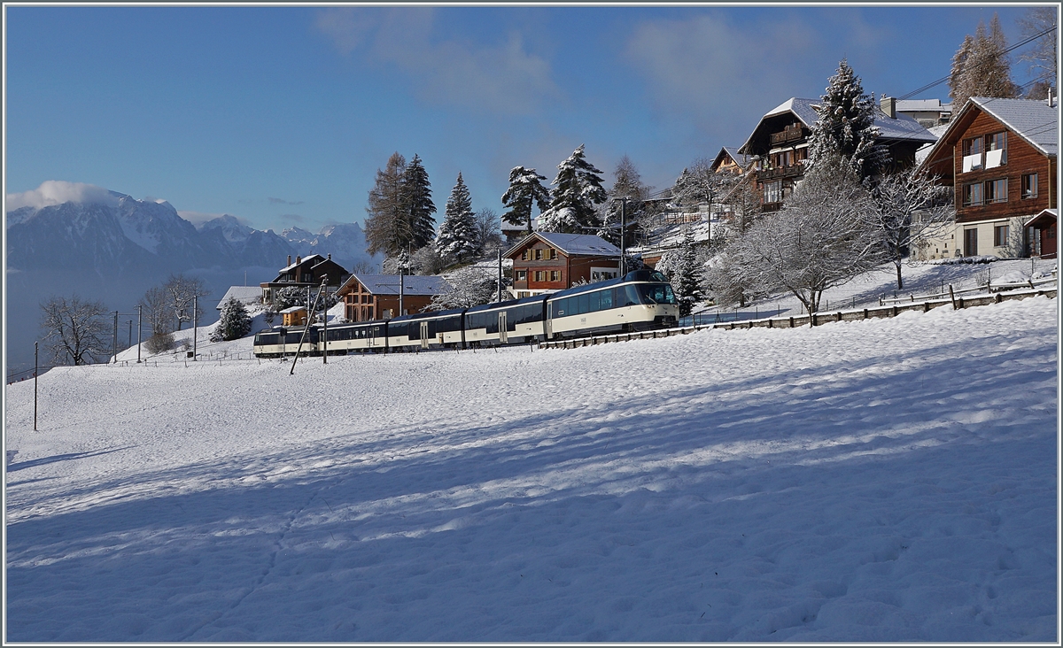 The MOB GoldenPass Panoramic PE 2118 from Montreux to Zweisimmen by Les Avants.

02.12.2020