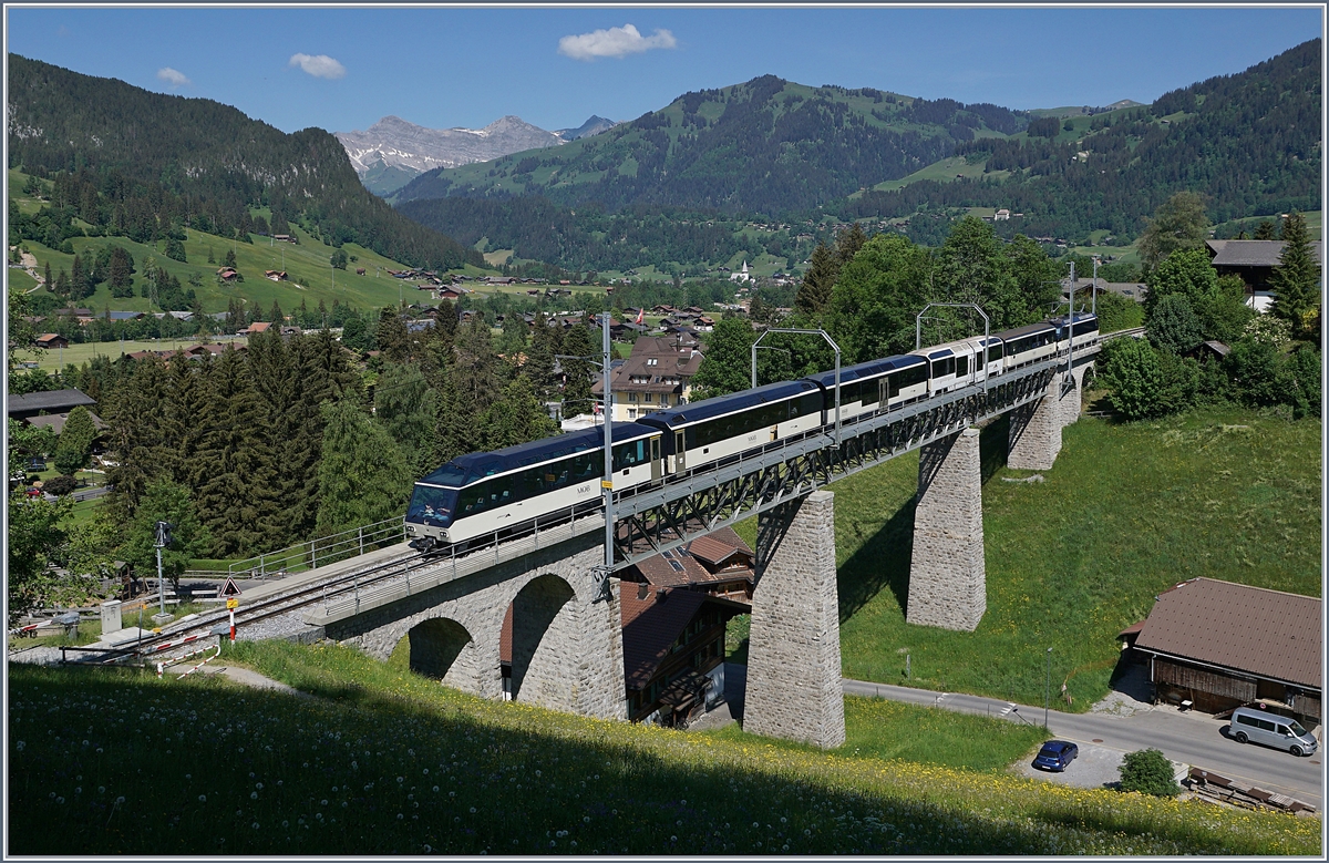 The MOB GoldenPass PE 2115 wiht the Ast 117 to Montreux by Gstaad. 

02.06.2020