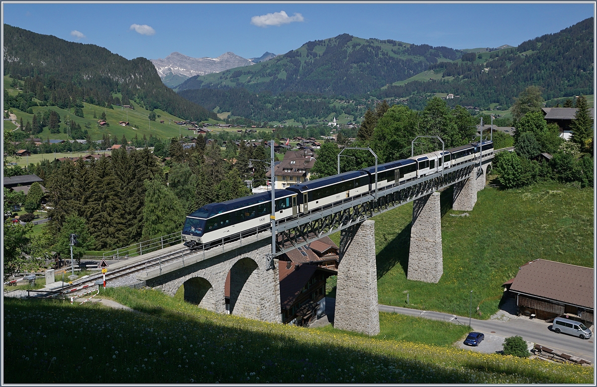 The MOB GoldenPass PE 2115 wiht the Ast 117 to Montreux by Gstaad. 

02.06.2020