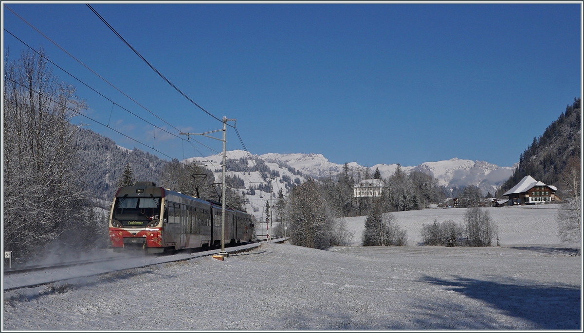 The MOB Lenkerpendel Be 4/4 5002 Nankai / Koyasan is betweeen Stöckli and Blankenburg on the way to Zweisimmen. 03.12.2020