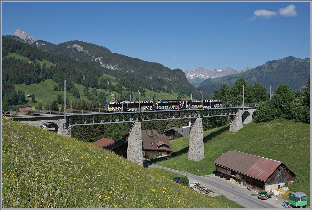 The MOB local train N° 2513 from Lenk to Rougemont by Gstaad.

02.06.2020