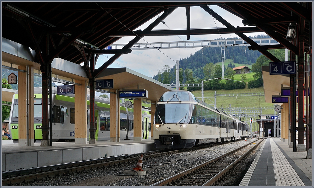 The MOB Panoramic Express comming from Montreux is arriving at Zweisimmen. 

19.08.2020