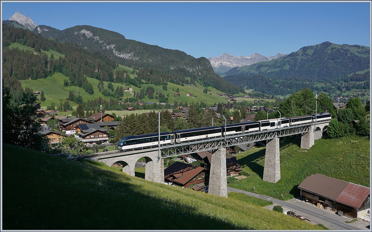 The MOB Panoramic Express PE 2112 from Montreux to Zweisimmen by Gstaad,

02.06.2020