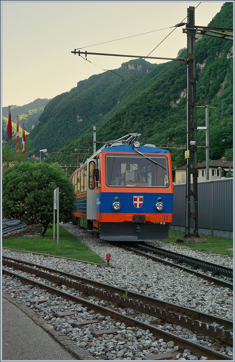 The Monte Generoso Bhe 4/8 N° 11 in Capolago.
21.05.2017