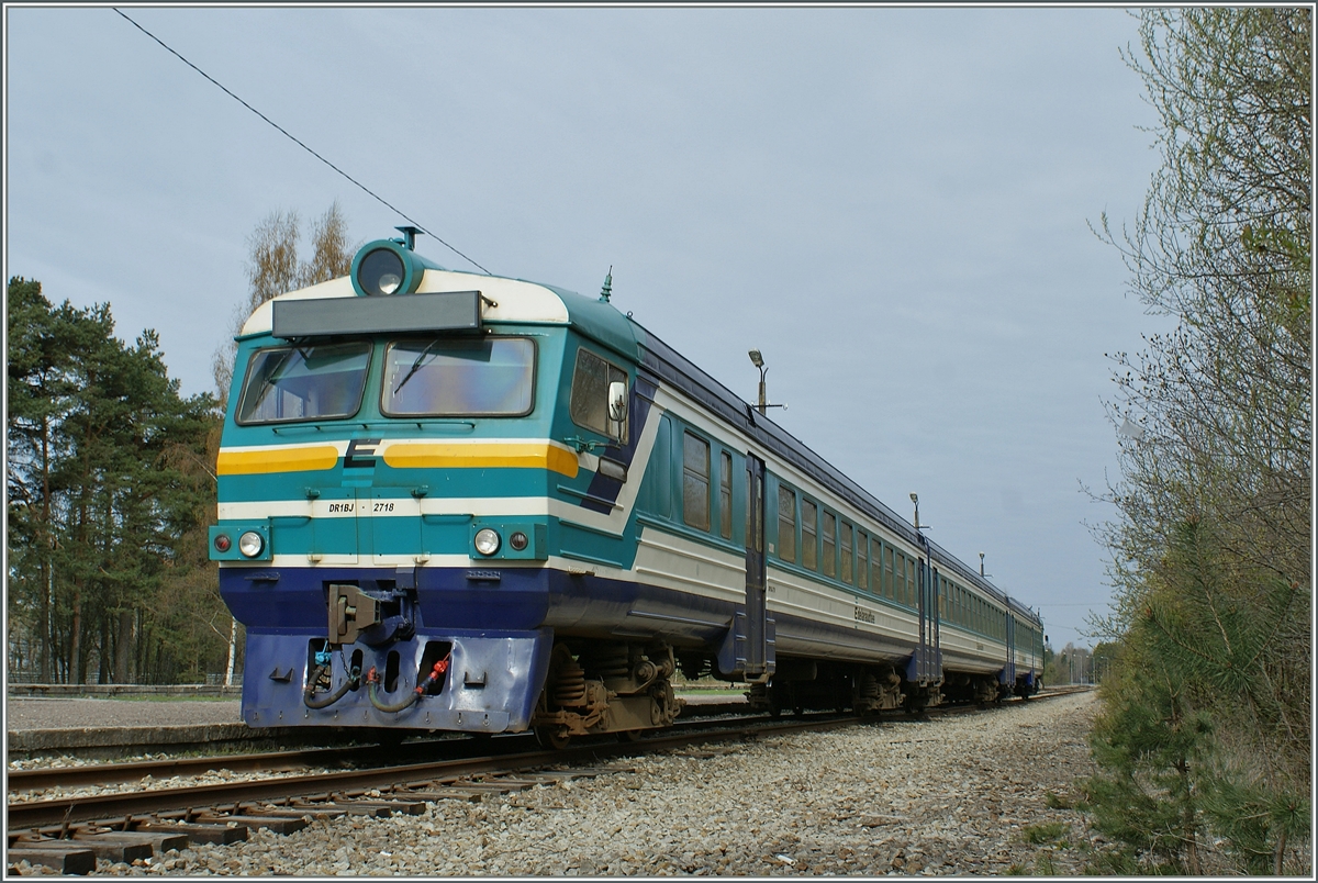 The morning train service from Tallinn is arriving at Pärnu. 03.05.2012