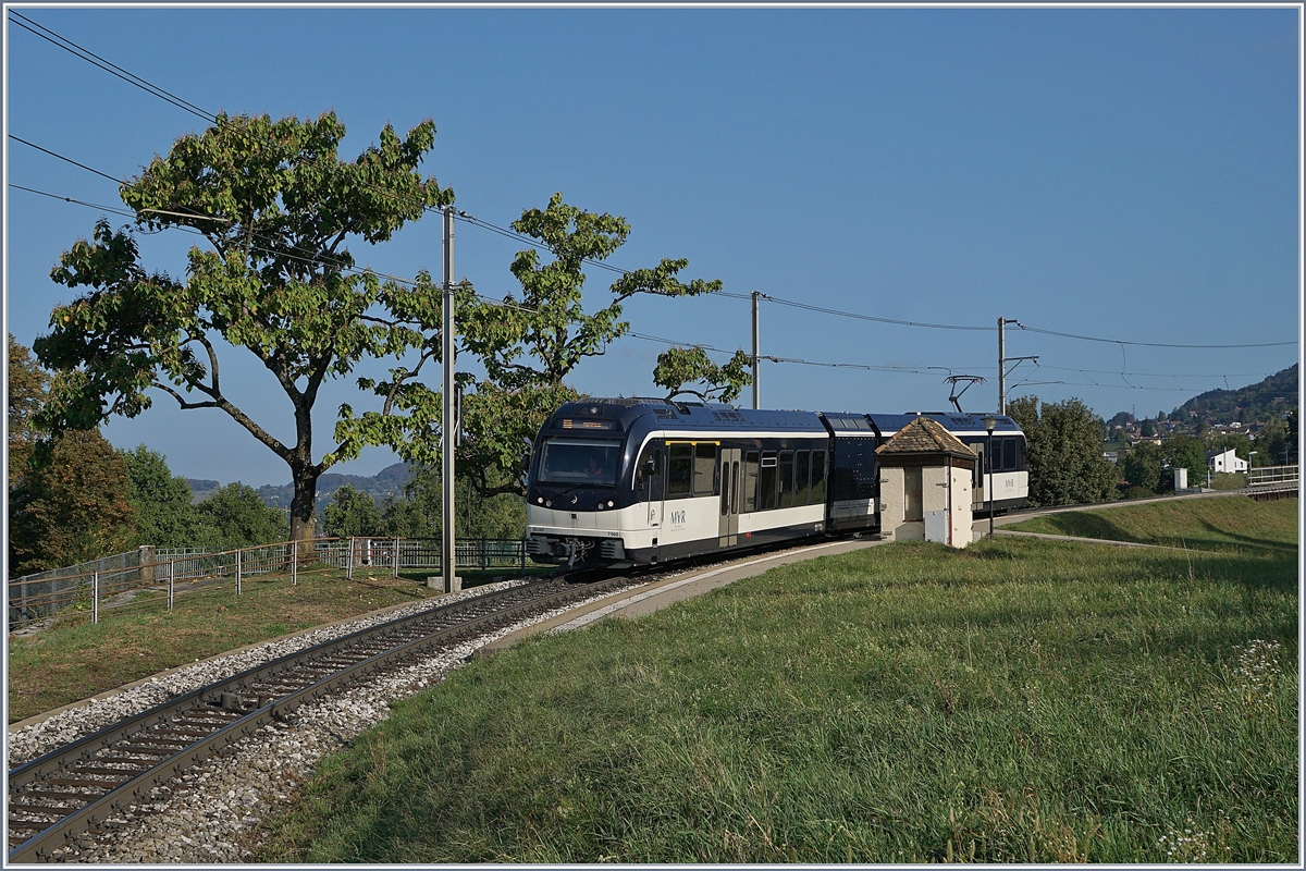 The MVR (MOB) ABeh 2/6 7506 on the way to Montreux by his stop in Chatelard VD. 15.09.2018