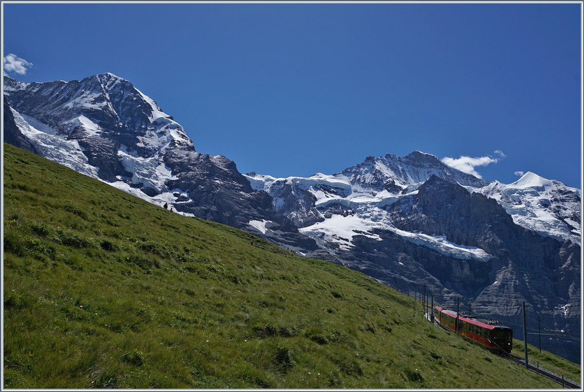 The new Bhe 4/8 221 on the way to the Jungfraujoch.
08.08.2016