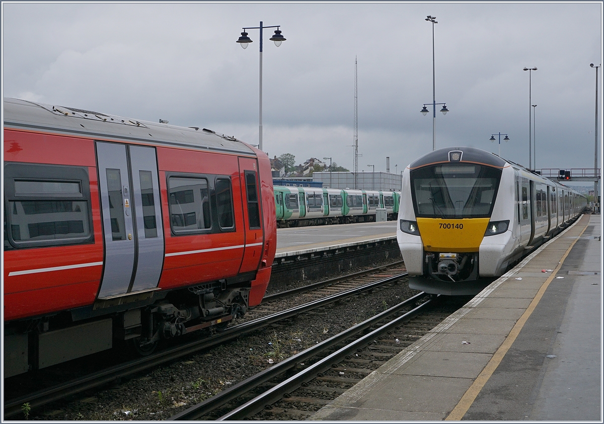 The new Class 700 with the number 700140 is arriving at Brighton.
28.04.2018
