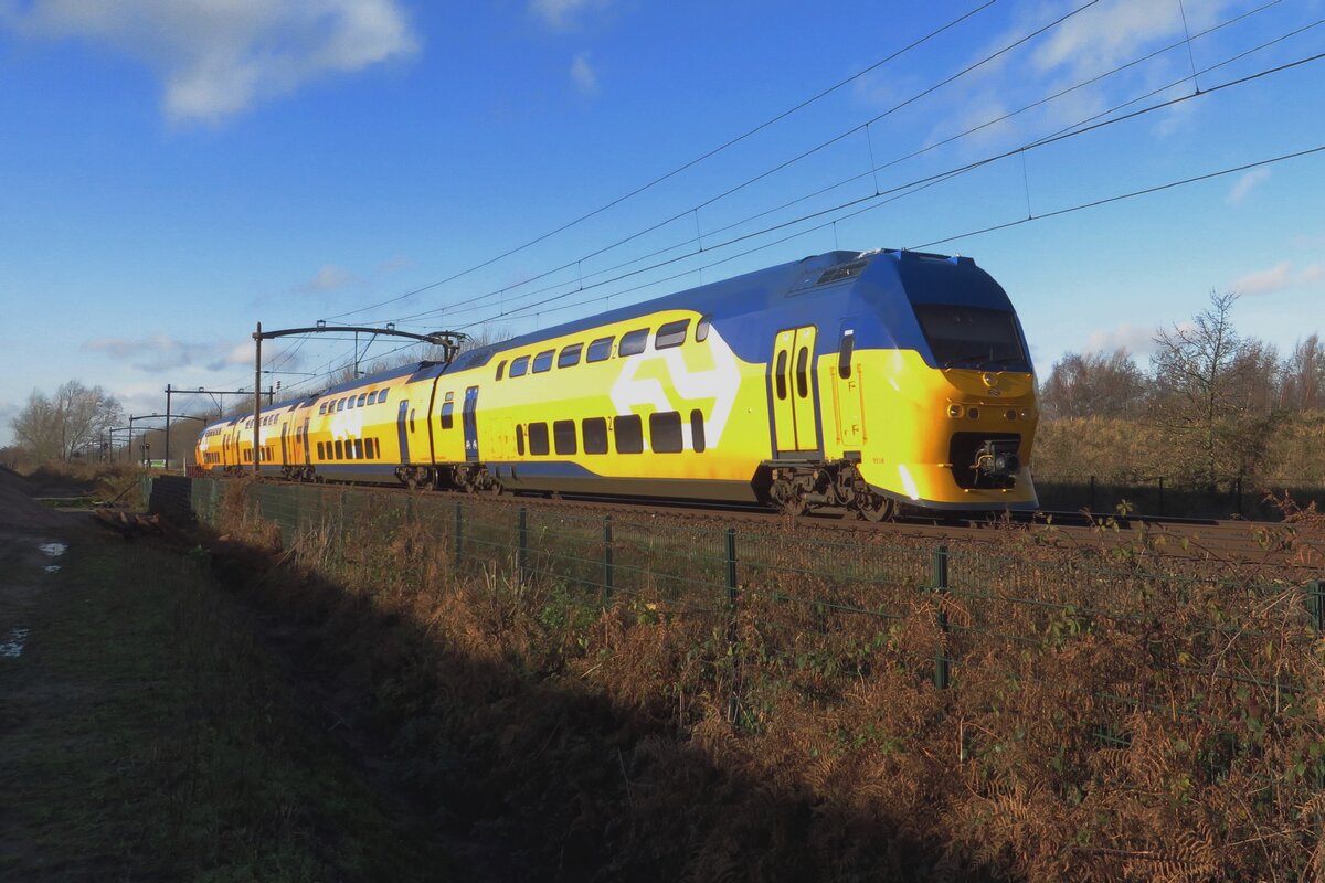 The new colours of NS reizigers' long distance trains: 9518 speeds past Tilburg  Reeshof on 8 December 2021.
