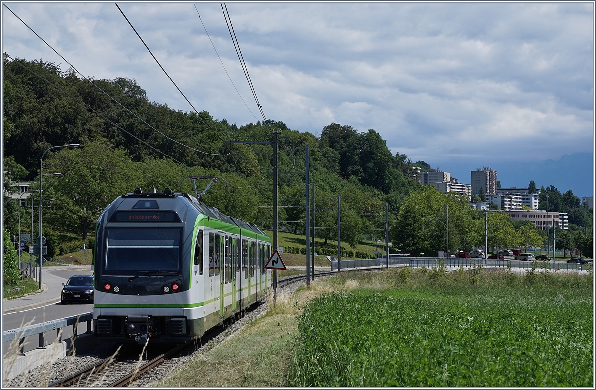 The new LEB Be 4/8 N° 62 (Stadler) on a test-run on the way to Lausanne Flon by the Jouxtens-Mézery Station. 

22.06.2020