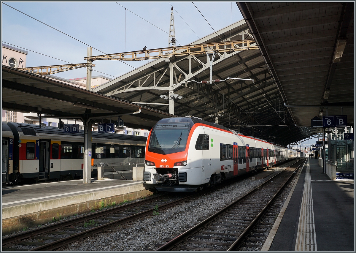 The new SBB RABe 523 113 and an other one in Lausanne.

04.07.2021