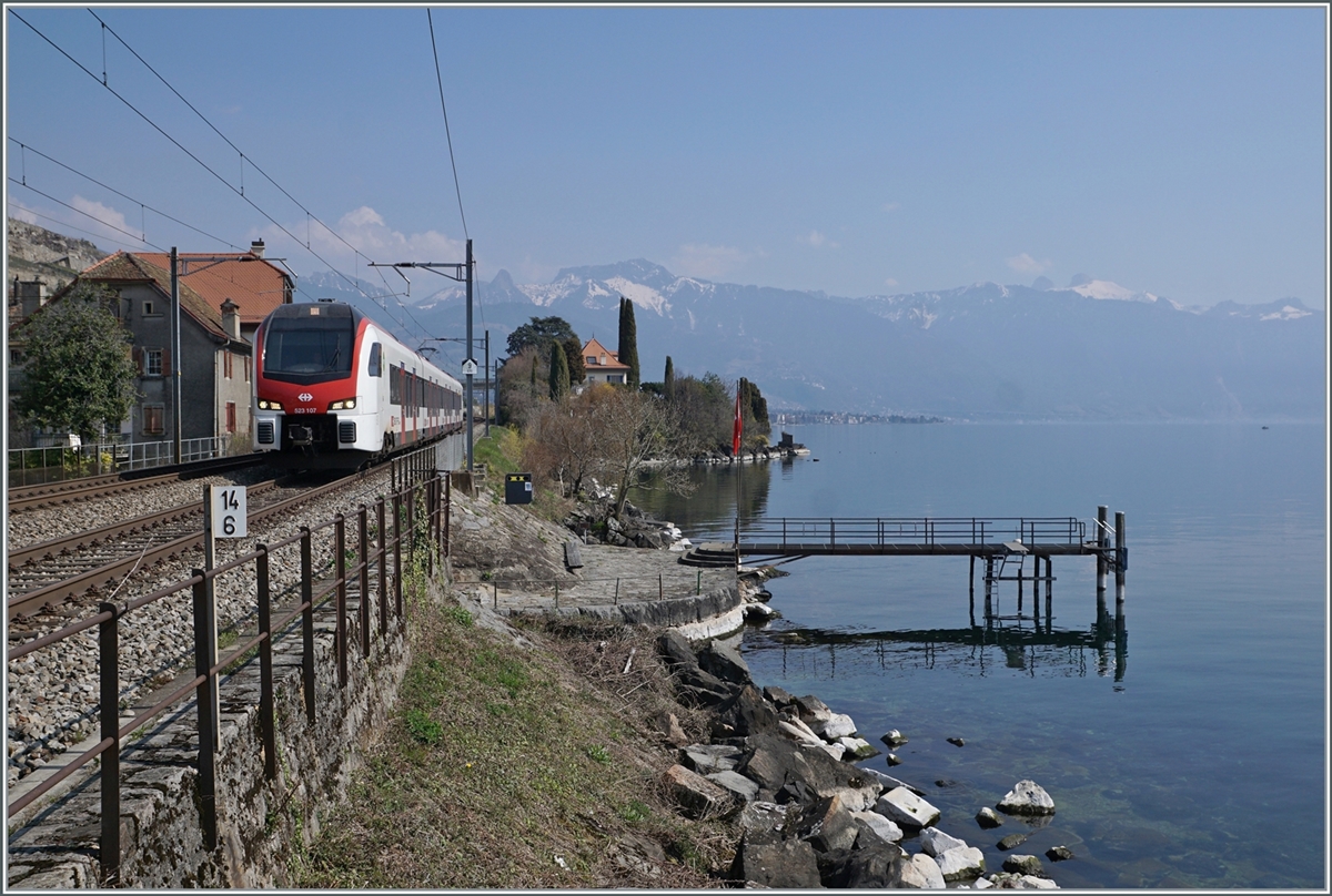 The new SBB RABe 523 107 by St Saphorin on the way to Lausanne.

25.03.2022