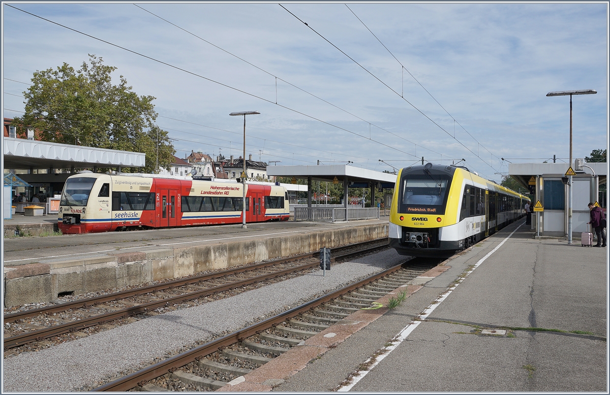 The new VT 622 964 and the HzL 650 253 in Radolfzell. 

22.09.2019