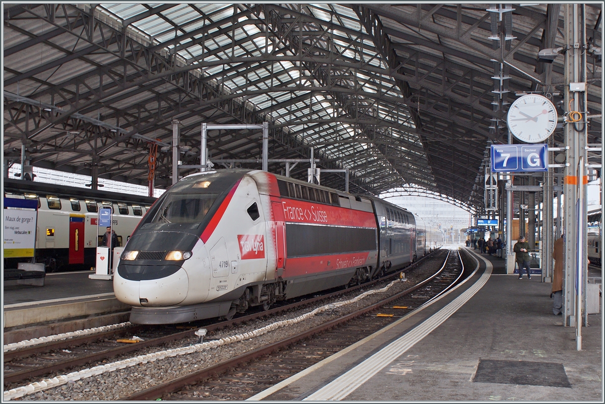 The next day the snow is almost gone again and the TGV Lyria (Rame 4719) is waiting in the large Lausanne station hall to depart for Paris Gare de Lyon.

Jan 10, 2024