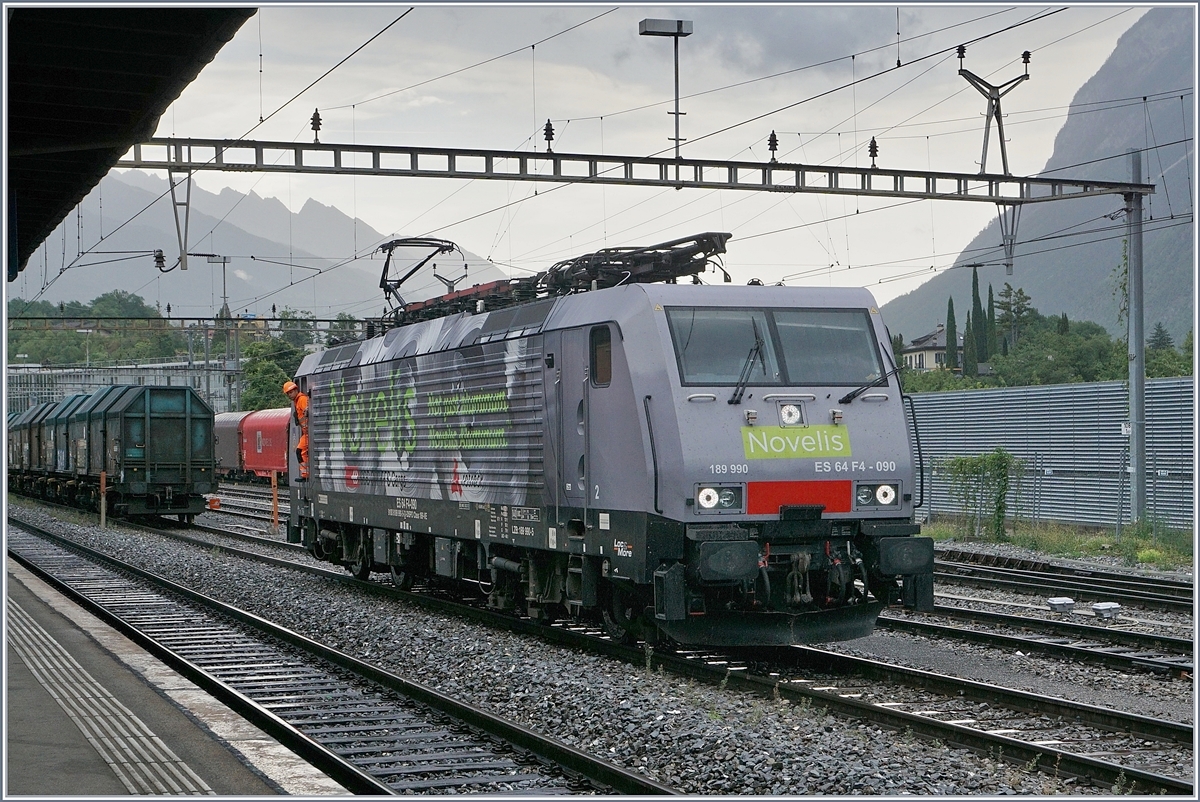 The  Novelils  Re 474  Göttingen  (UIC 91 80 6189 990-5 D-Dispo Class 189-VE) in Sierre. 
31.07.2017