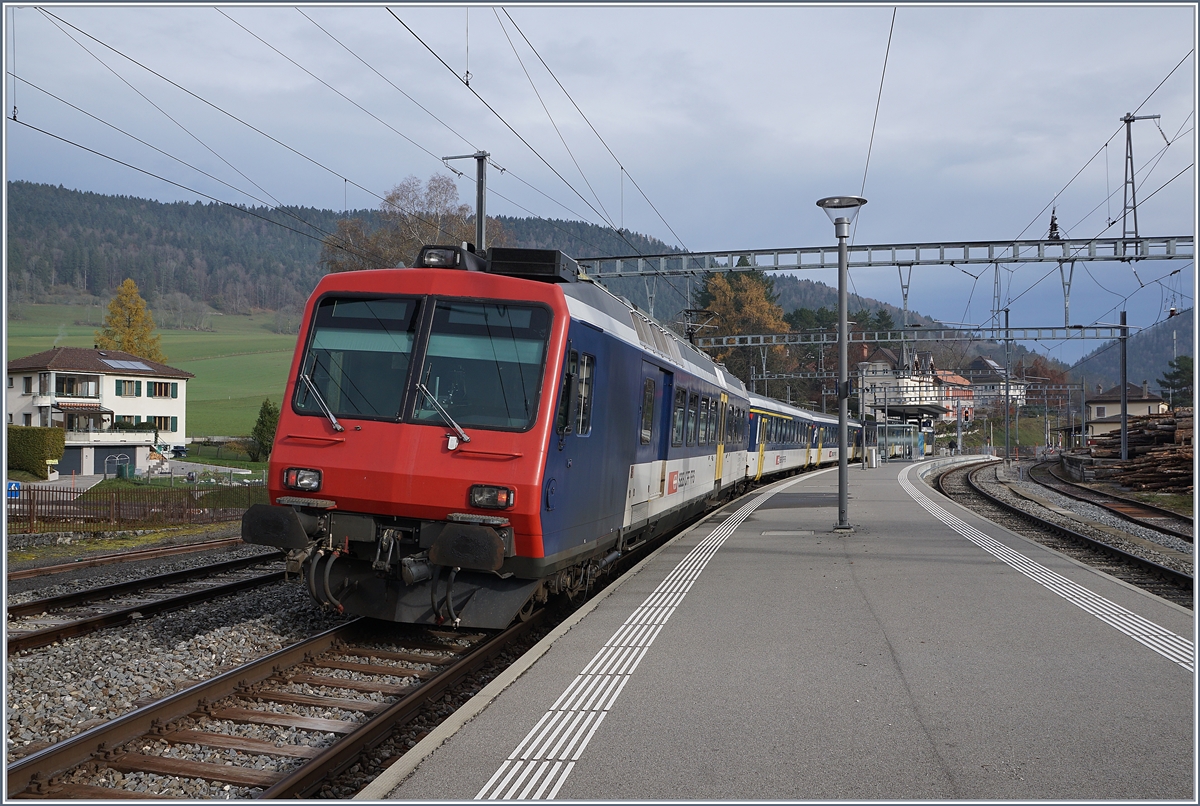The  NPZ  RBDe 562 will only be on the TGV connecting route Neuchâtel - Frasen for a few more days. The picture shows the midday time train stopping in Travers.

Nov 23, 2019