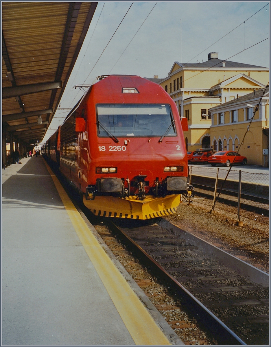 The NSB El 18 2250 in Trondheim.

analog picture from the spring 1999

