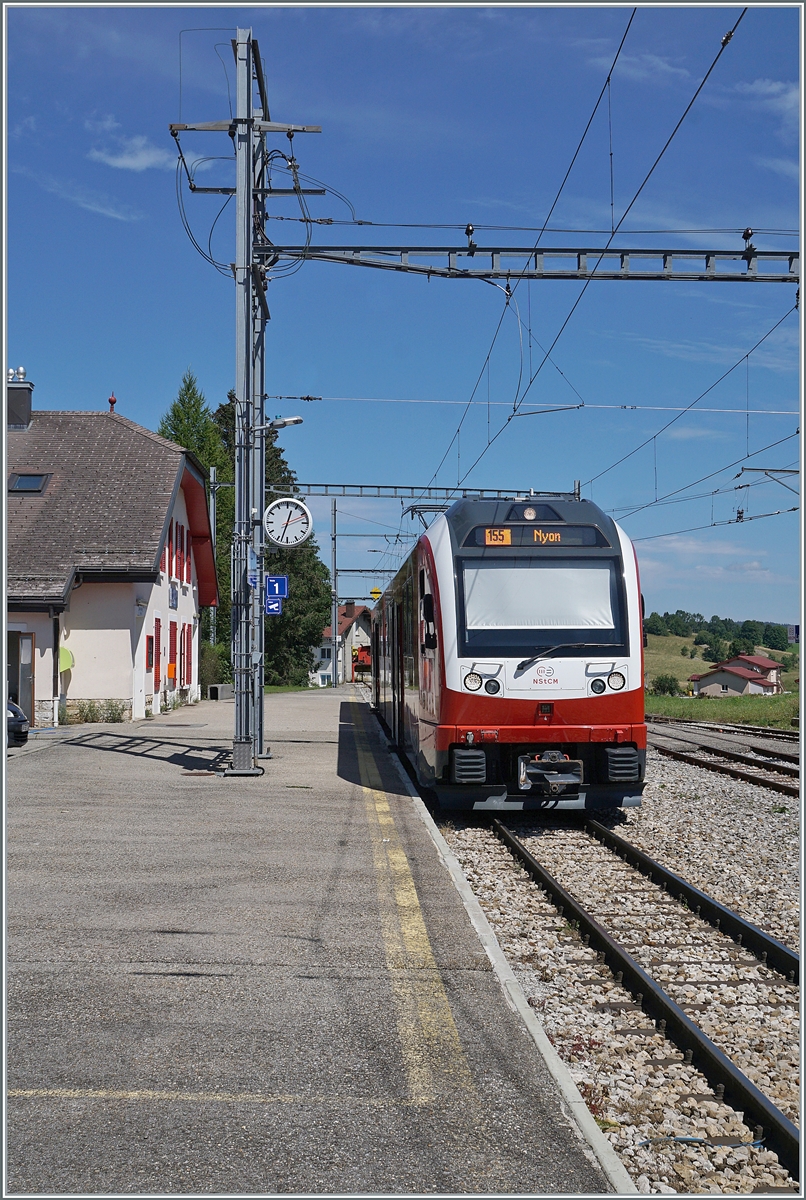 The NStCM ABe 4/8 407-408 in La Cure is waiting his departur to Nyon. 

10.08.2021