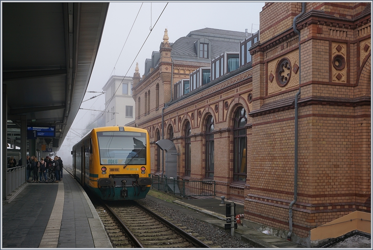 The ODEG VT 650.86 on the way to Rehna by his stop on a foggy Day in Schwerin.
22.09.2017
