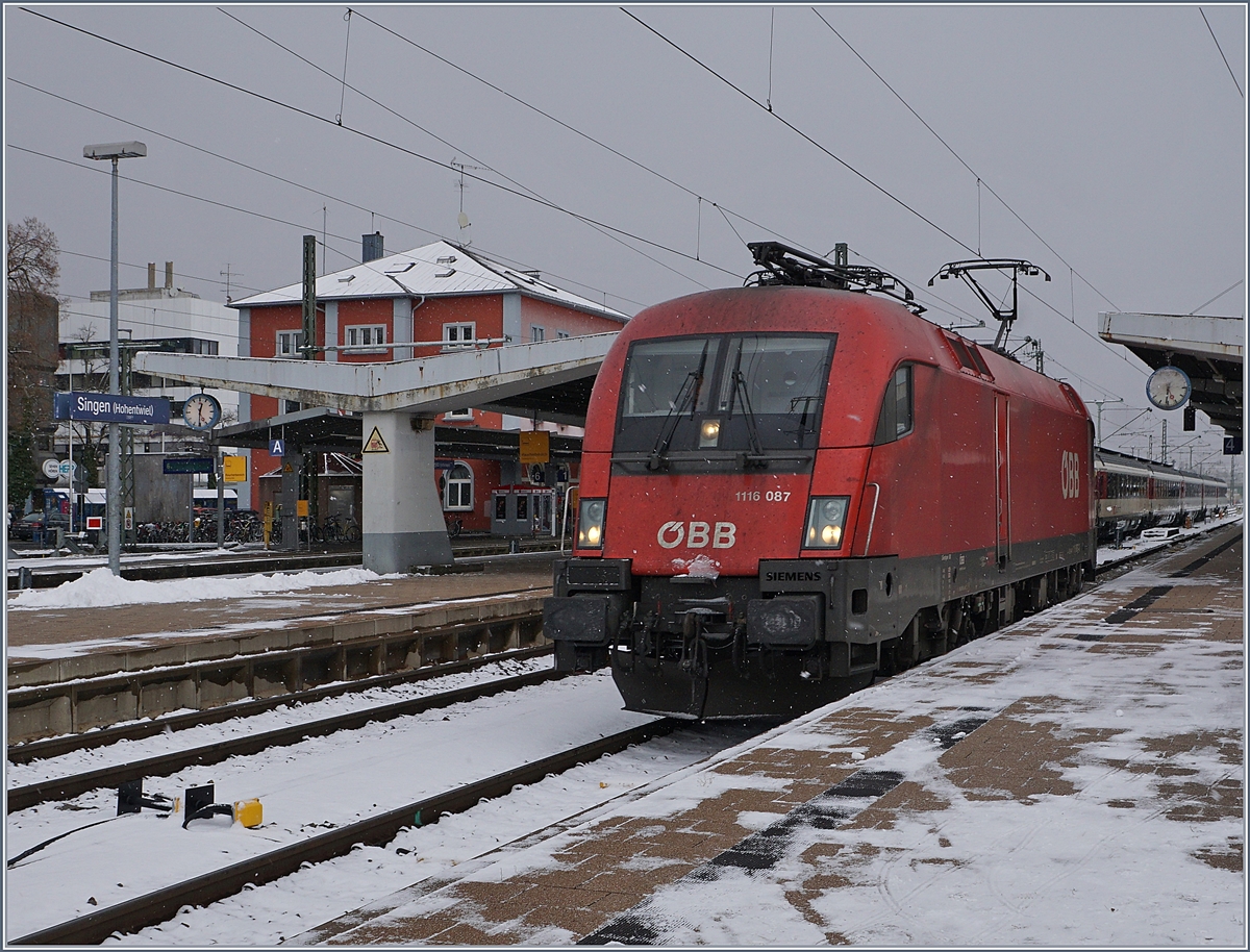 The ÖBB 1116 087 in Singen.
09.12.2017