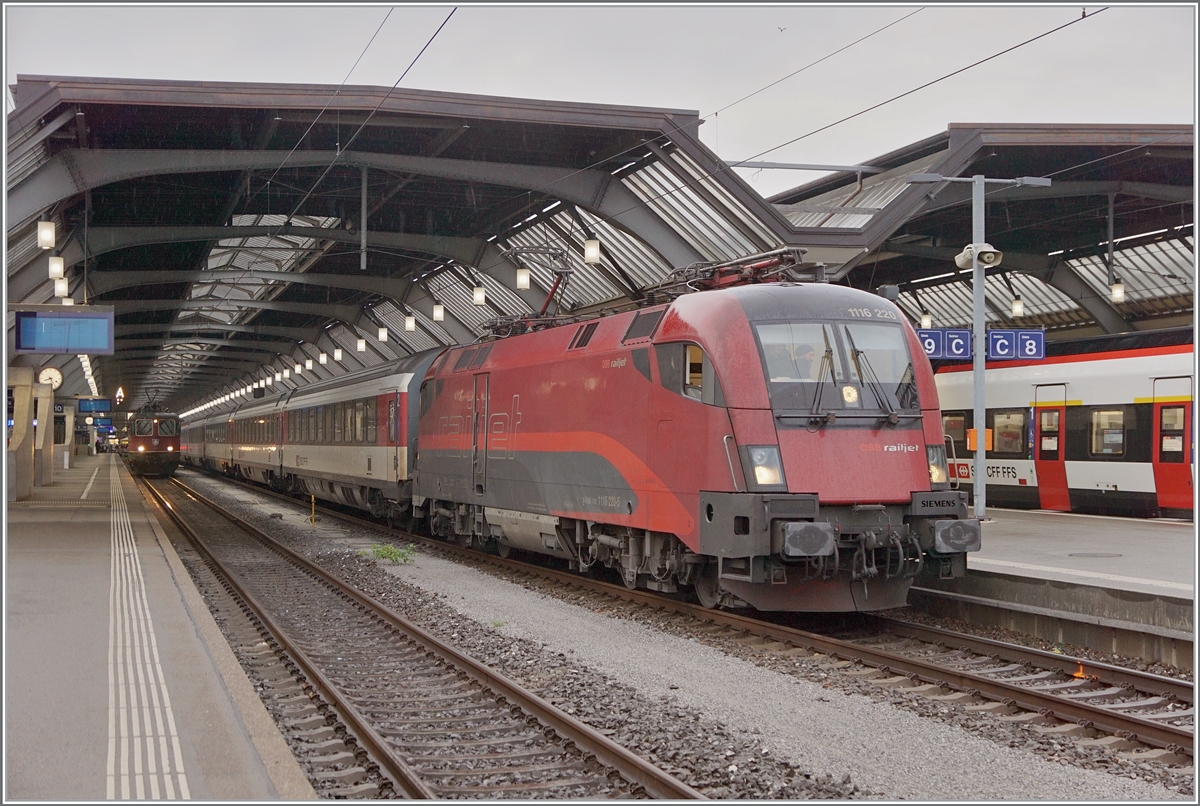 The ÖBB 1116 220 is waiting in Zurich with its EuroCity  Transalpin  with train number EC 19793 to Graz for its imminent departure. Although ÖBB locomotives are not uncommon in Zurich HB, they always come to Zurich with RJ sets. An ÖBB 1116 in front of an SBB car, however, is the exception. The train is made up of three SBB B, an SBB A, an ÖBB WR, an ÖBB A and an ÖBB (B)D, if my memory is correct. Since this picture was taken while changing trains, I didn't have time to take a look at the entire train. Due to construction work, the EC 19793  Transalpin  has the unusual route Zurich (from 8:33) - Bregenz - Munich - Salzburg - Schwarzach St. Veit Bischofshofen - Leoben - Graz (at 21:32) and will therefore take 12 hours and 59 minutes be. 

Oct 19, 2023