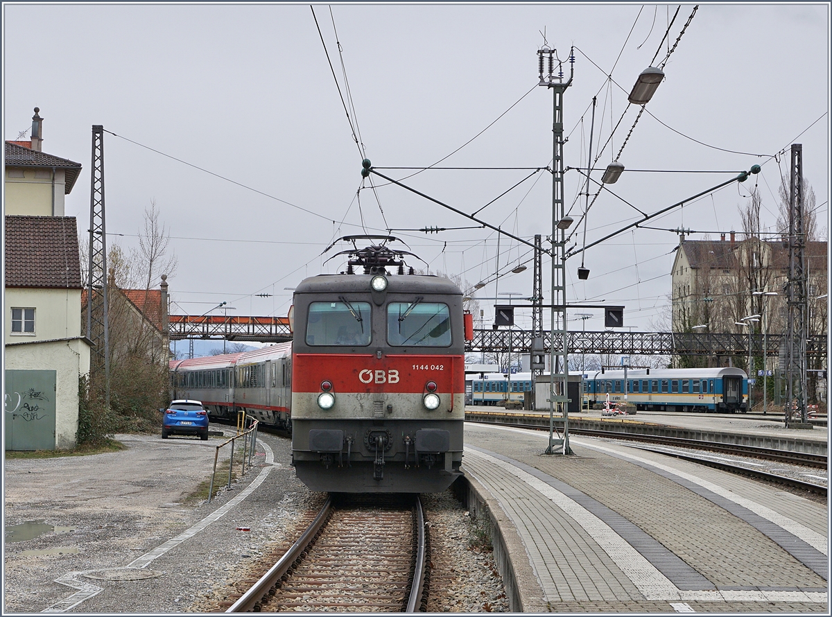 The ÖBB 1144 042 in Lindau Hbf.

14.03.2019