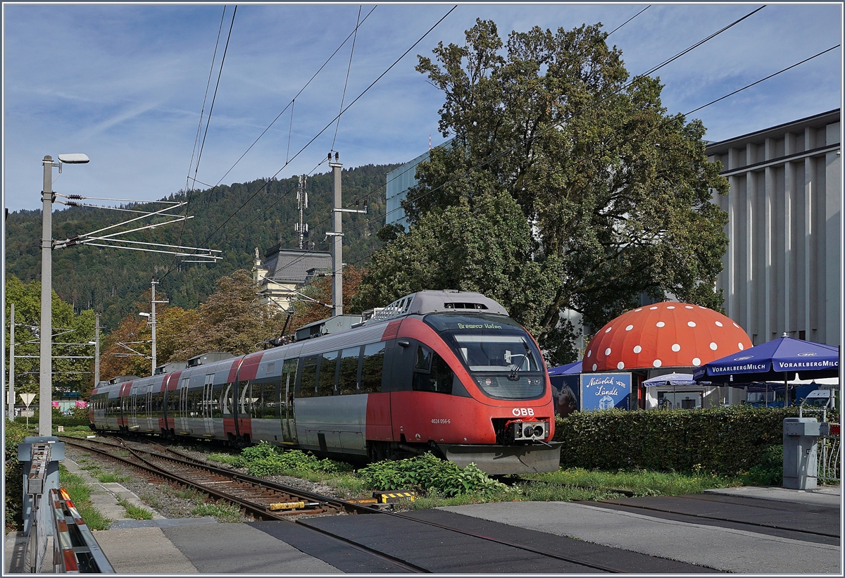 The ÖBB 4024 056-6 is arriving at his termial Statin Bregenz Hafen.
22.09.2018