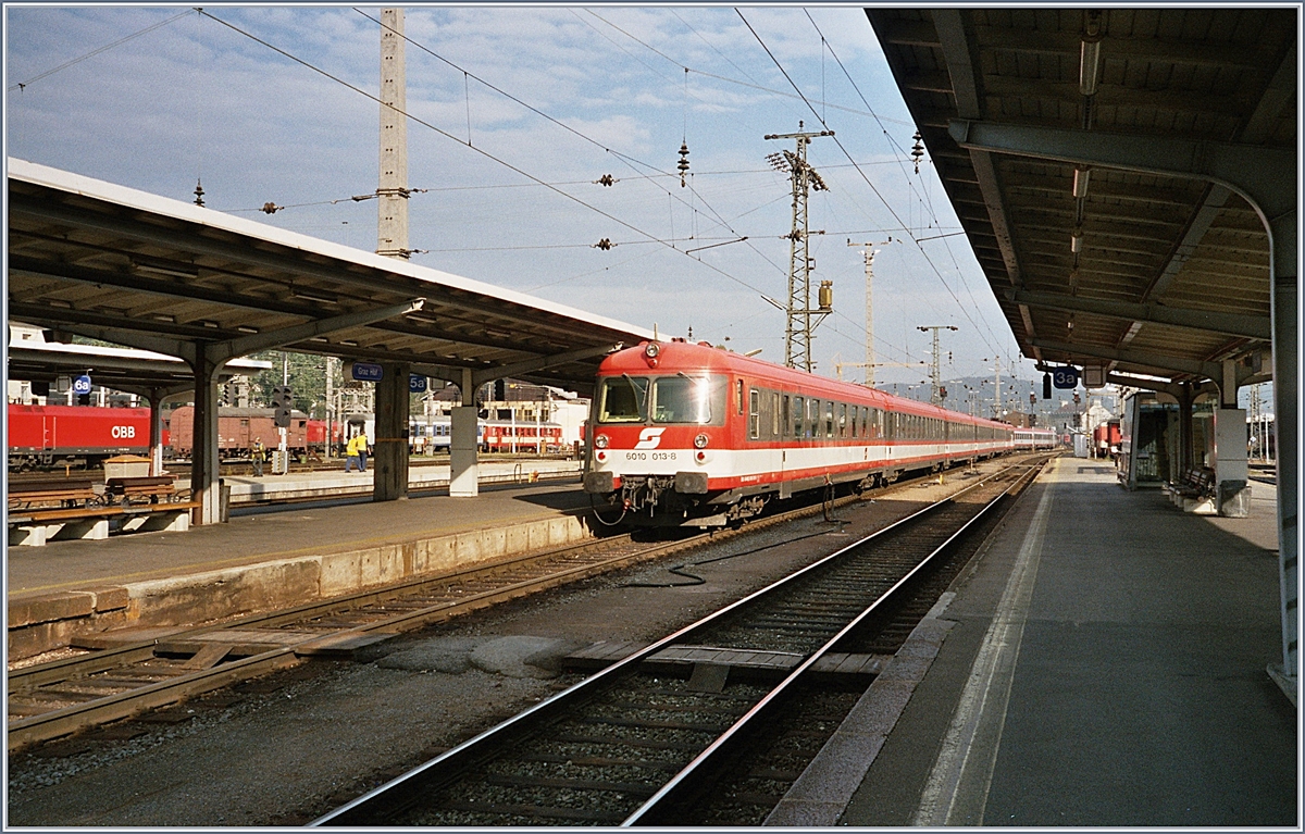 The ÖBB 6010 013-8 is arriving at Graz. 


Sept. 2004