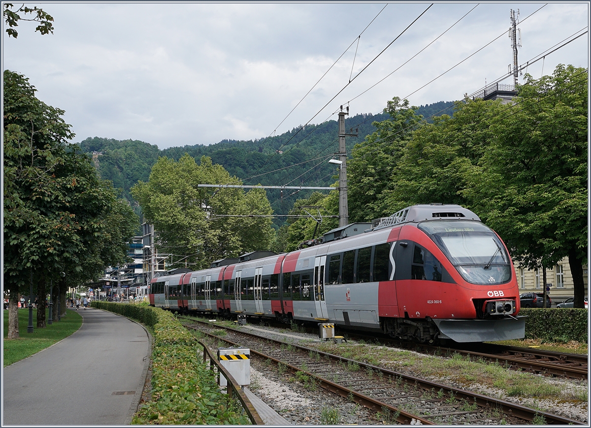 The ÖBB ET 4024 060-8 on the way to Lindau between Bregenz and Bregenz Hafen.
10.07.2017