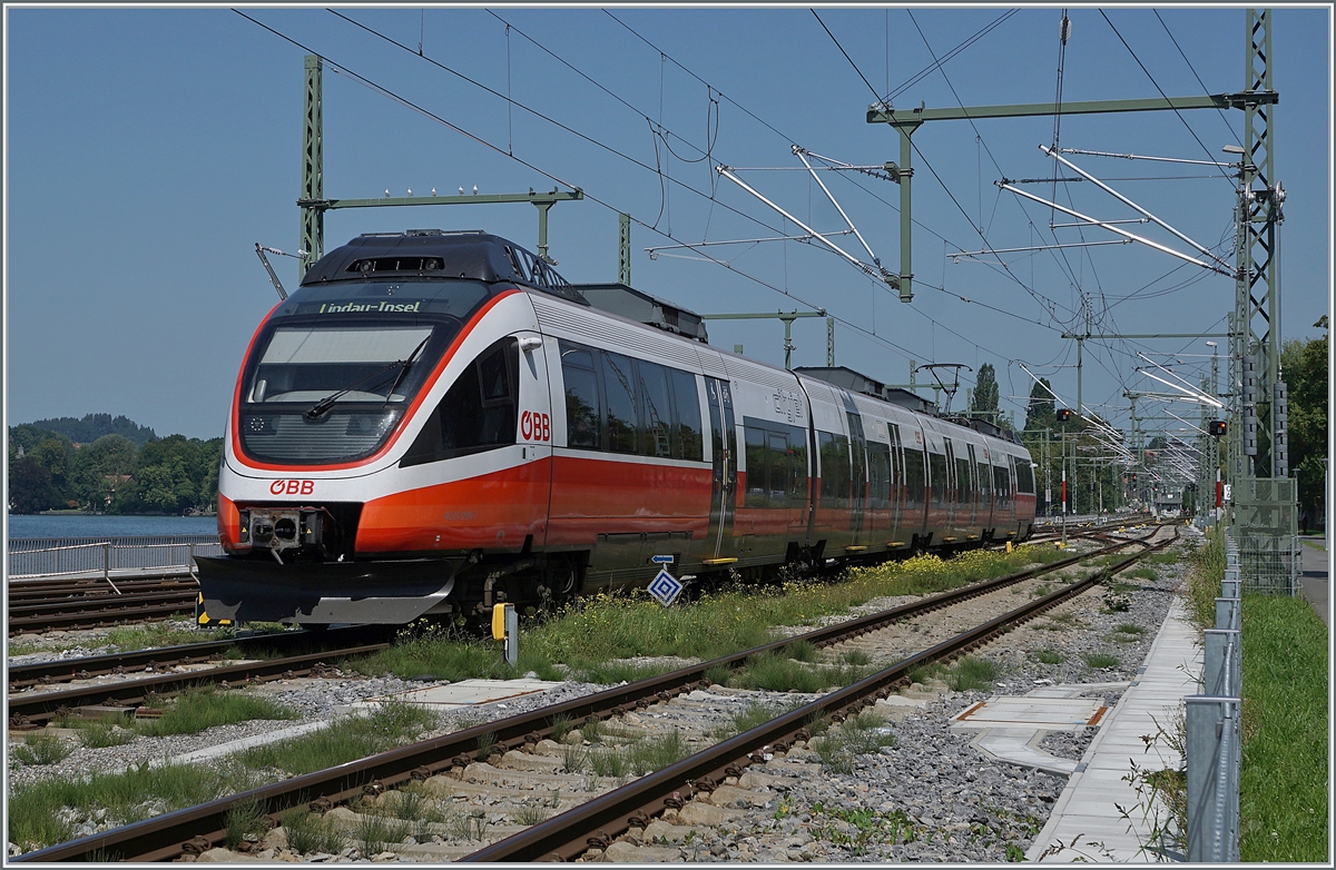 The ÖBB ET 4024 098-7 is arriving at the Lindau Insel Station. 

14.08.2021