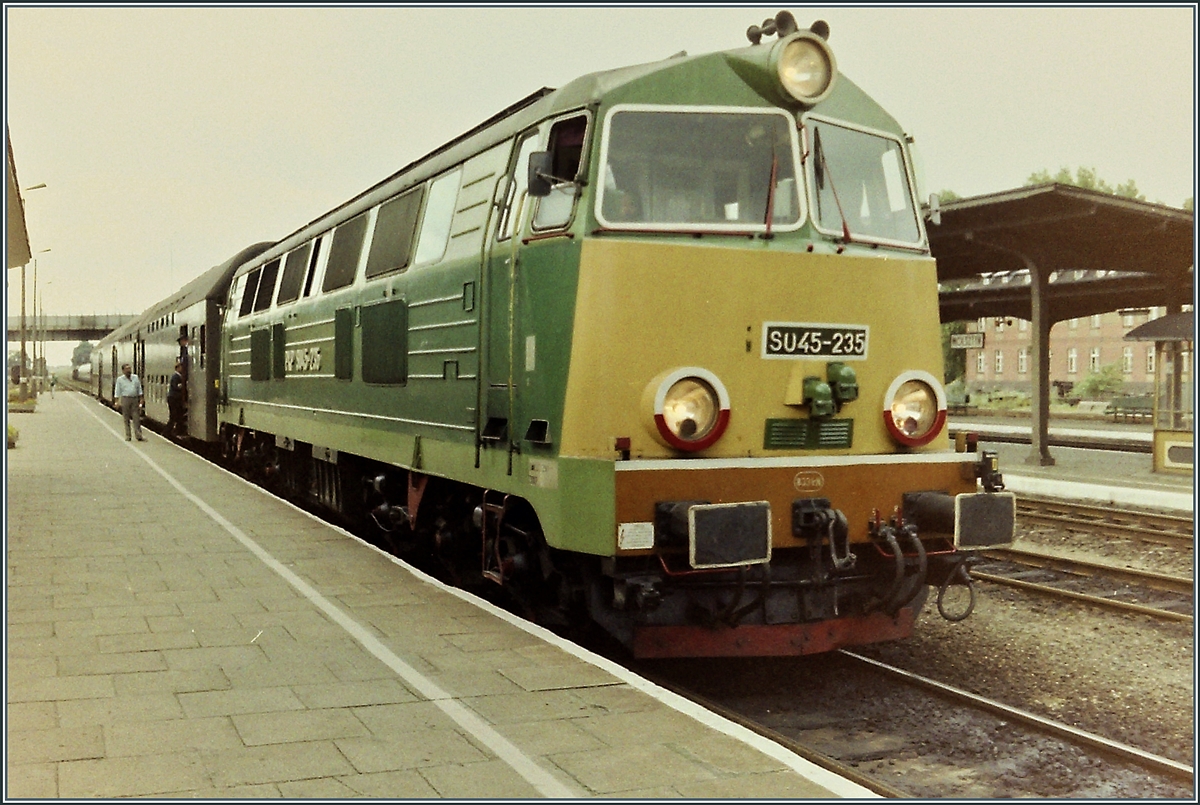 The PKP SU 45-235 in Wolsztyn.

Analog picture / 28.08.1994